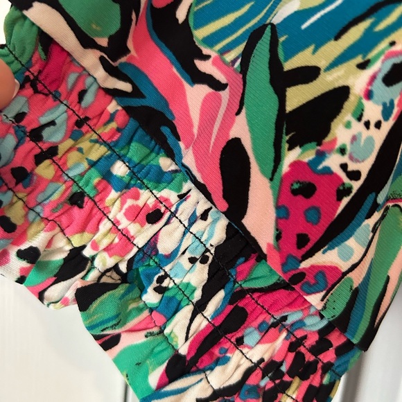 Anne Klein New w/o tag size MED fun print top. - Picture 3 of 9